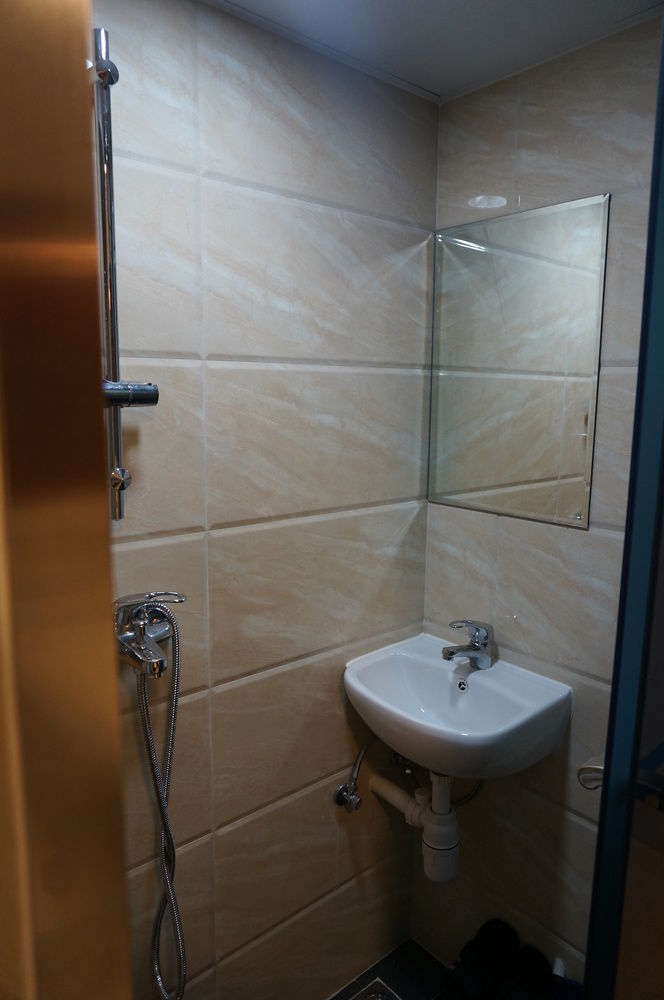 Prince Hotel Цзюлун Экстерьер фото