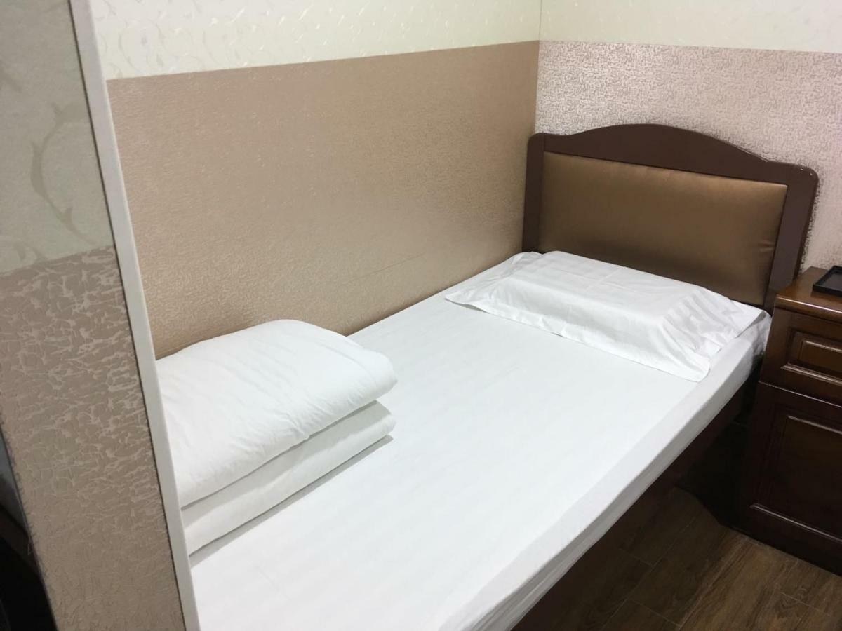 Prince Hotel Цзюлун Экстерьер фото