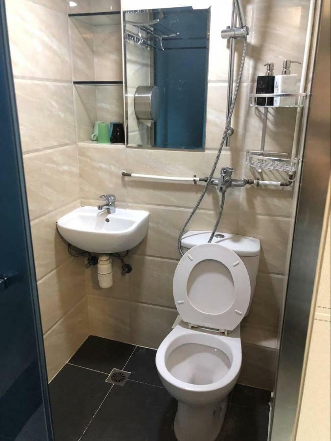 Prince Hotel Цзюлун Экстерьер фото